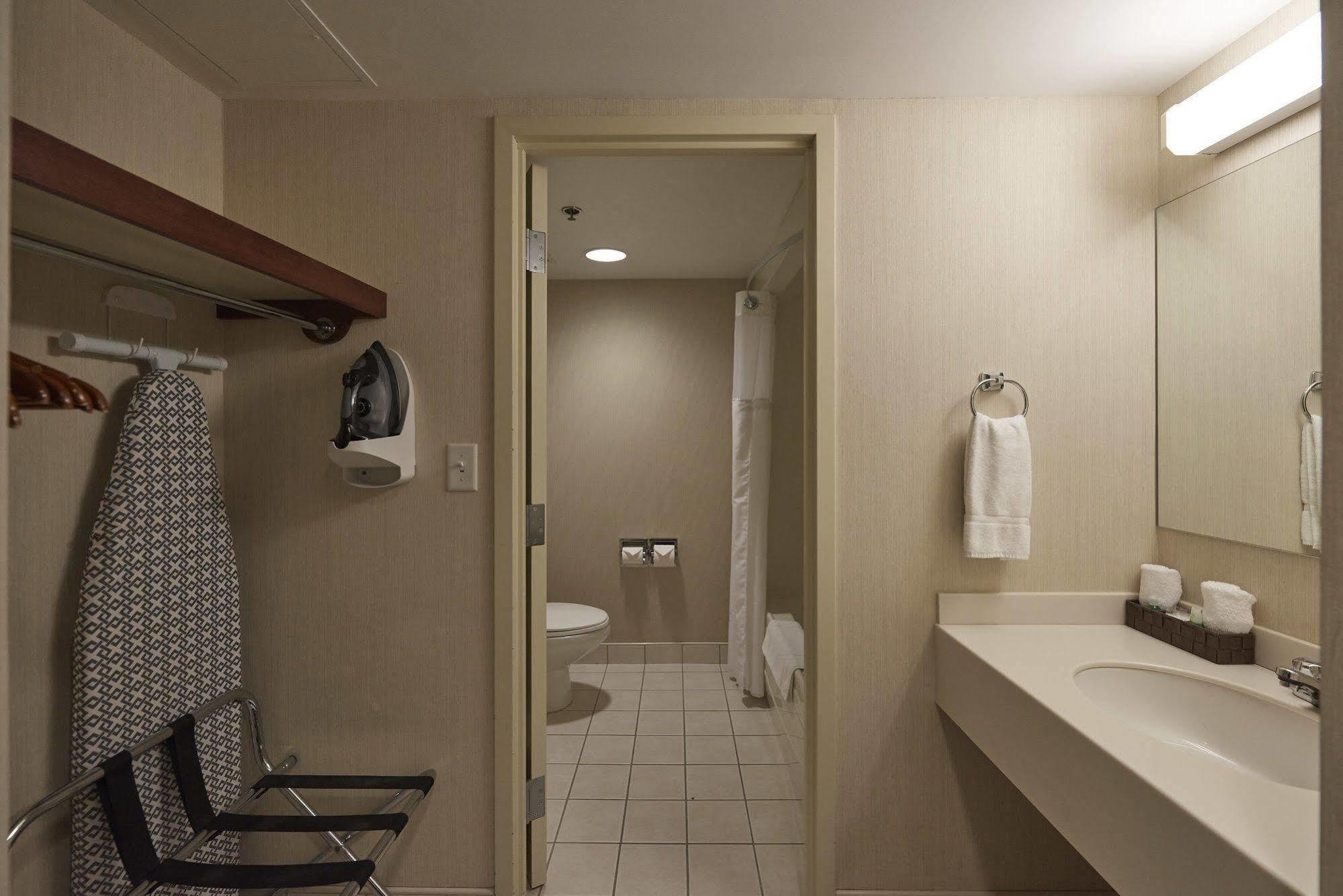 Capital Hotel St. John's Ngoại thất bức ảnh